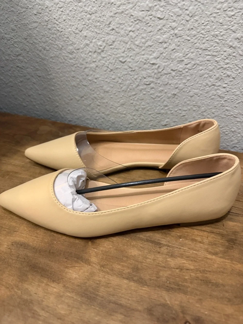 Pointed Toe Women's Flats in Beige size 8.5